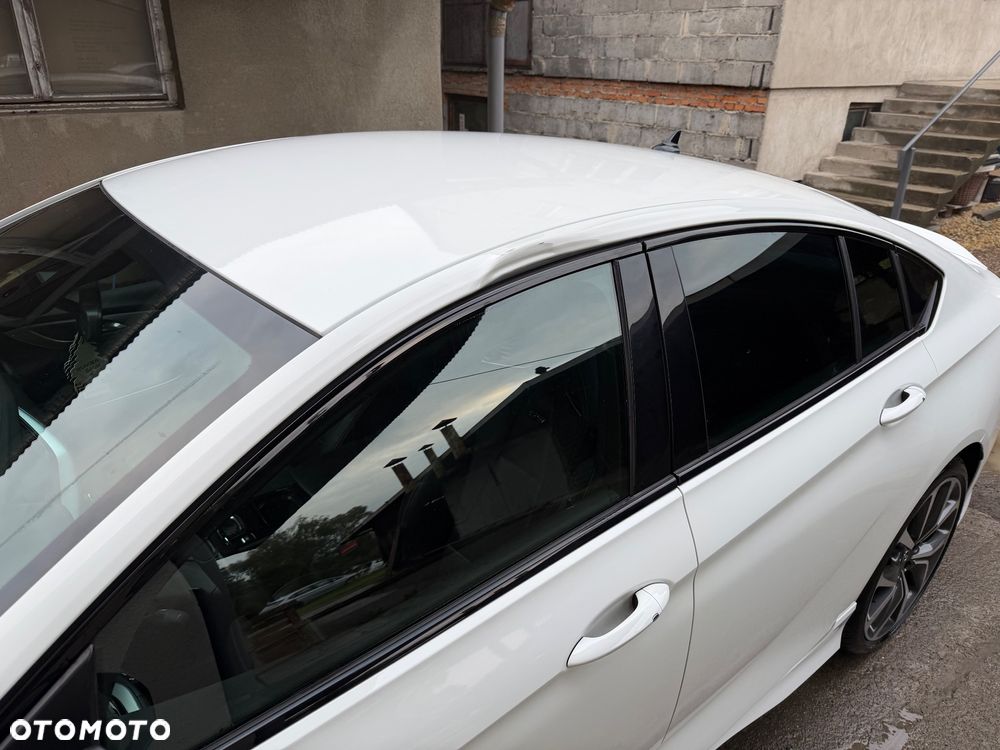 Opel Insignia 2.0 T 4x4 GSi S&S - 17