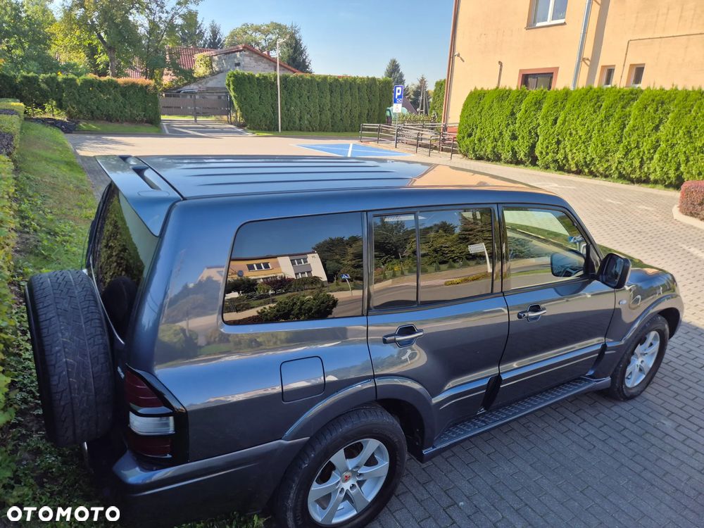 Mitsubishi Pajero - 10
