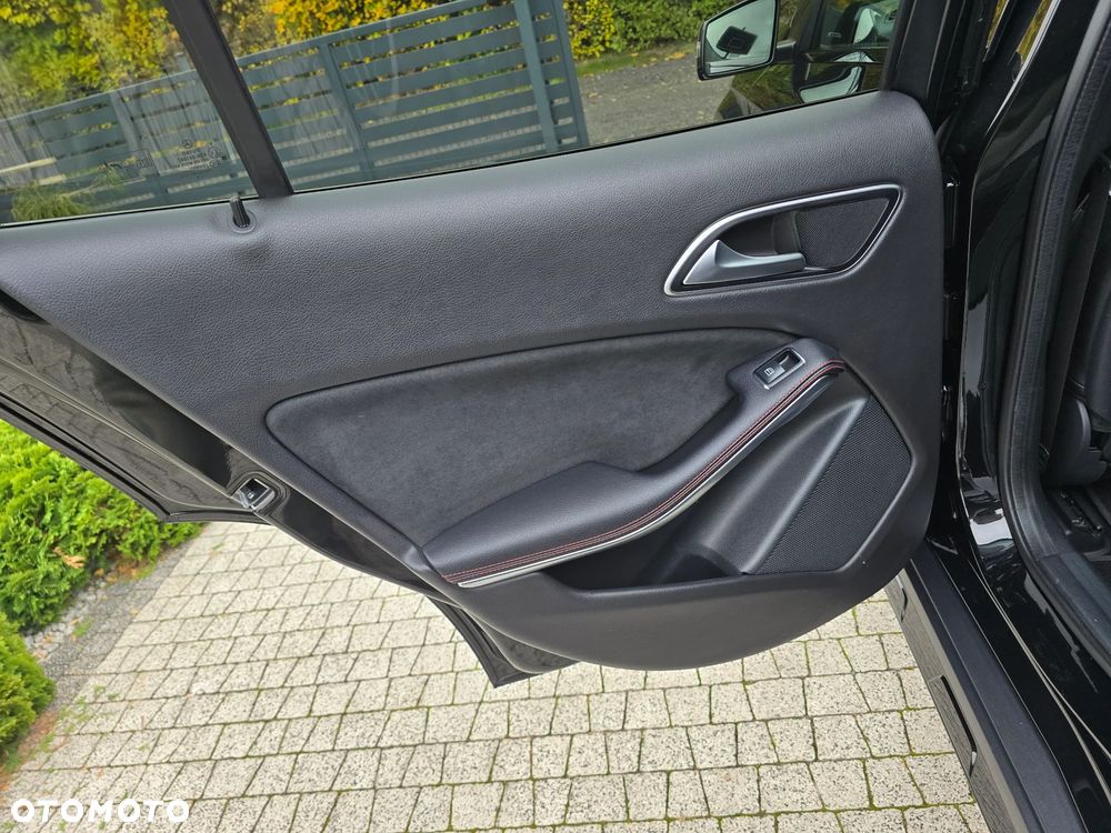 Mercedes-Benz GLA 220 4-Matic AMG Line - 21
