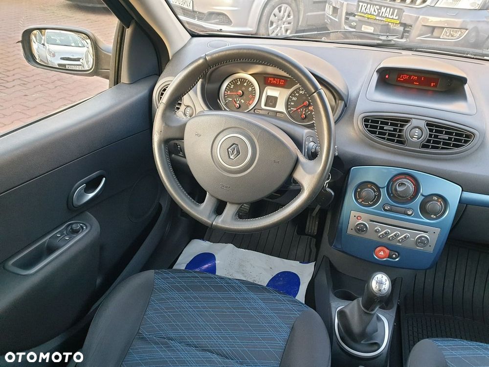 Renault Clio 1.2 16V 75 Expression - 11