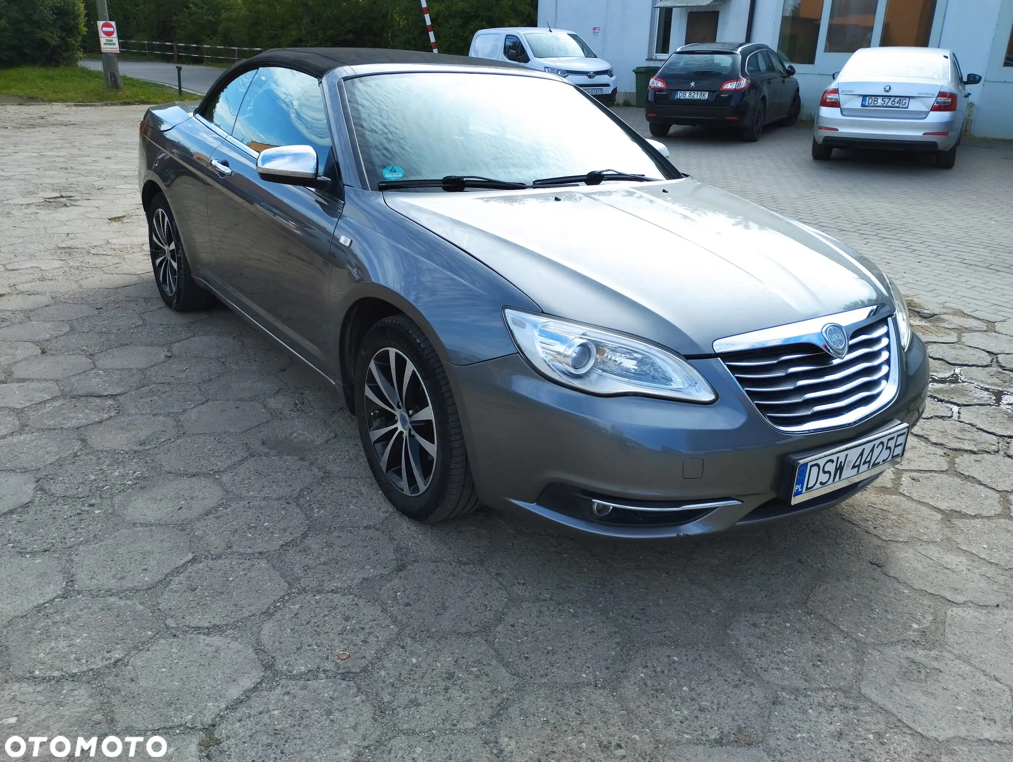 Chrysler 200 - 7