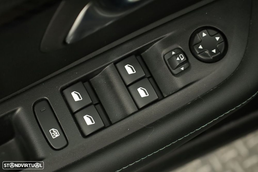 Peugeot 208 1.2 PureTech Allure EAT8 - 21