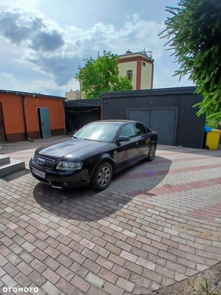 Audi A4 Limousine - 1