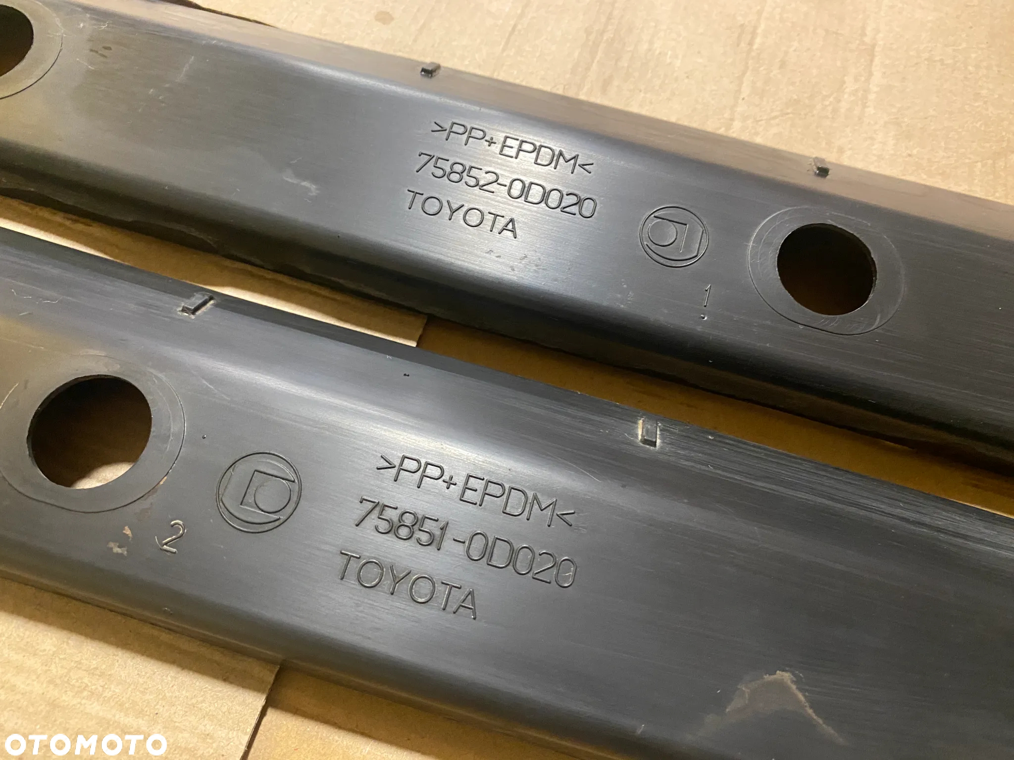 Listwa dolna progu 75852-0D020 Toyota Yaris III lift 2019r. prawa OE - 4