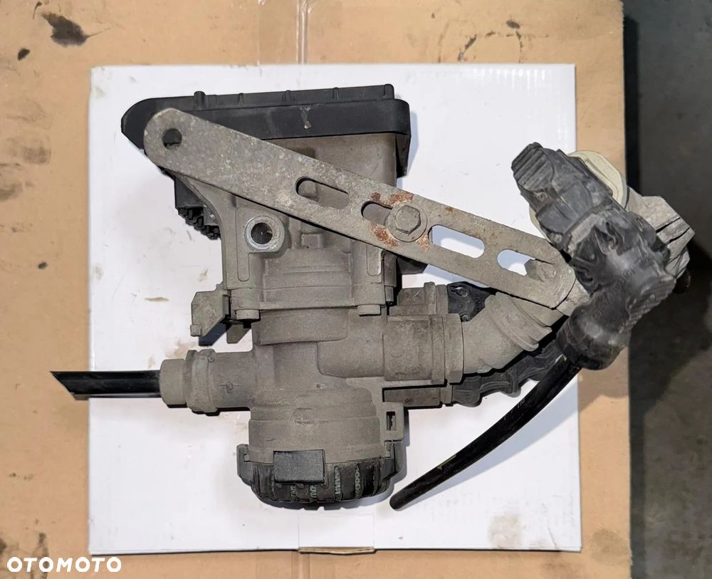 zawór hamulcowy renault gama T volvo FH 22225564, 22225566, 21122038 - 1