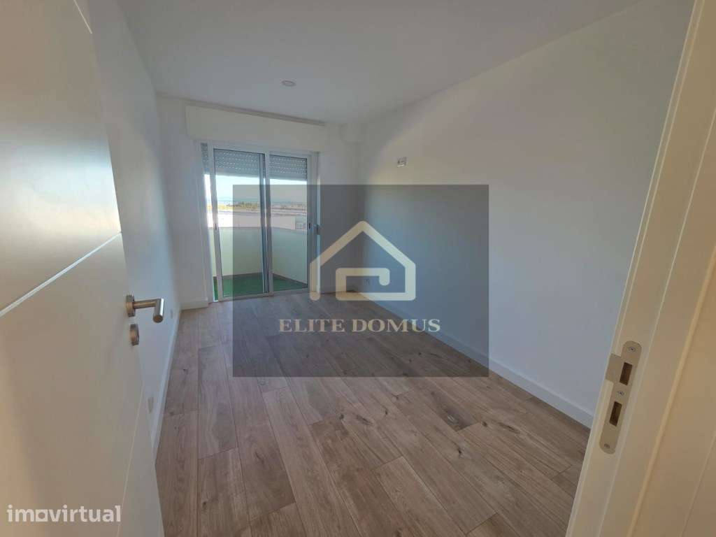 T2+1 remodelado Forte da Casa. - Grande imagem: 3/14