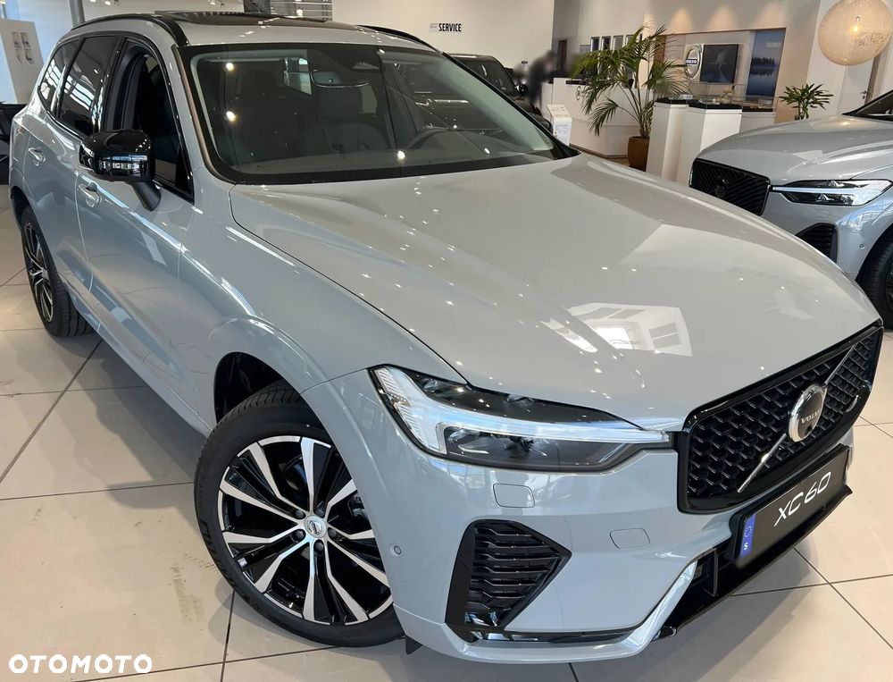 Volvo XC 60 B5 B AWD Plus Dark - 34