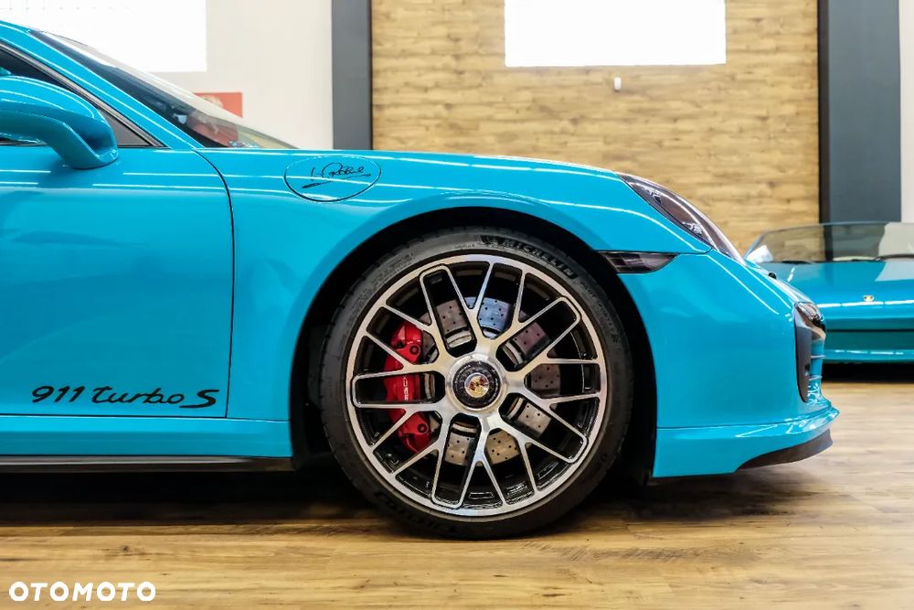 Porsche 911 Turbo S - 25