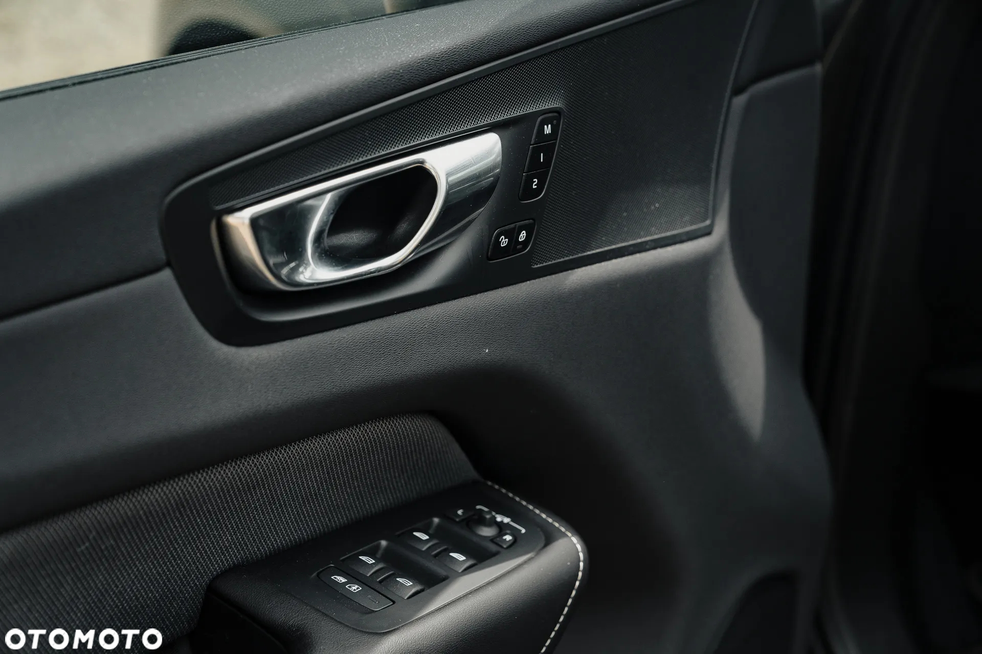 Volvo XC 60 T8 Plug-In Hybrid AWD R-Design - 18