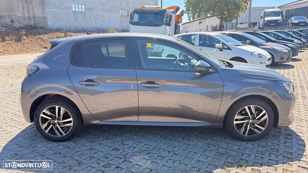 Peugeot 208 - 4