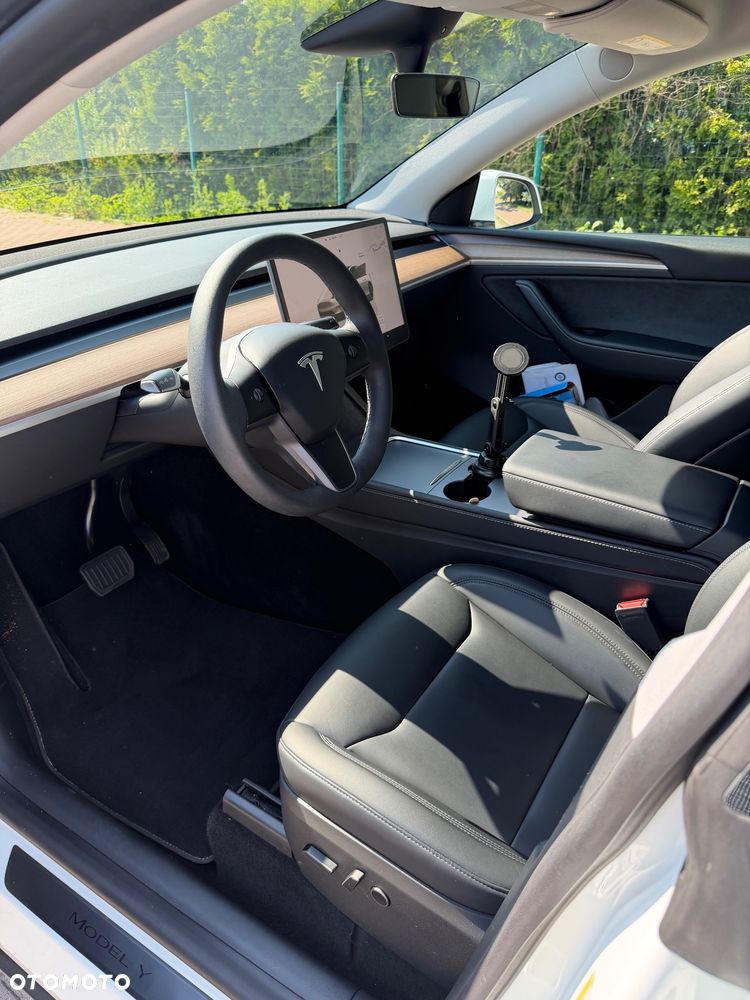 Tesla Model Y - 6