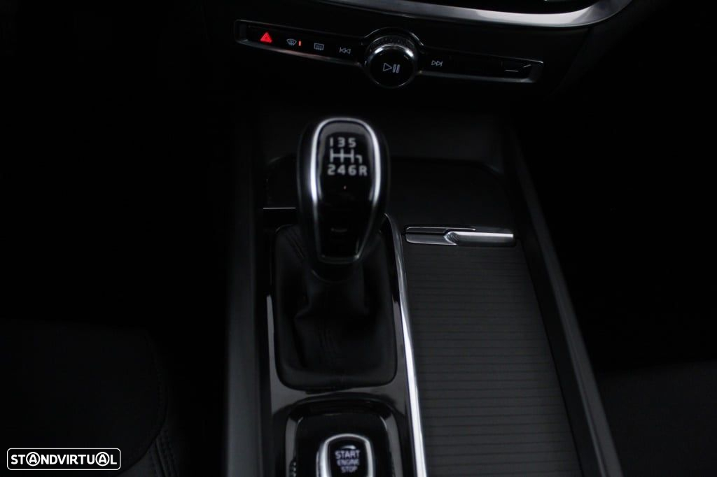 Volvo V60 2.0 D3 Momentum Plus - 30
