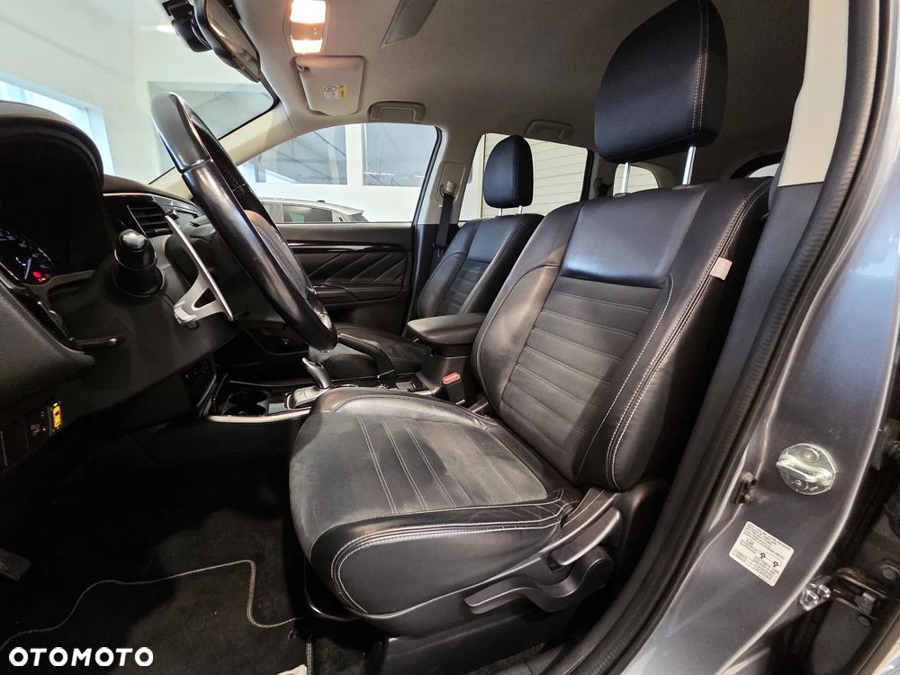 Mitsubishi Outlander PHEV Instyle NAVI - 12