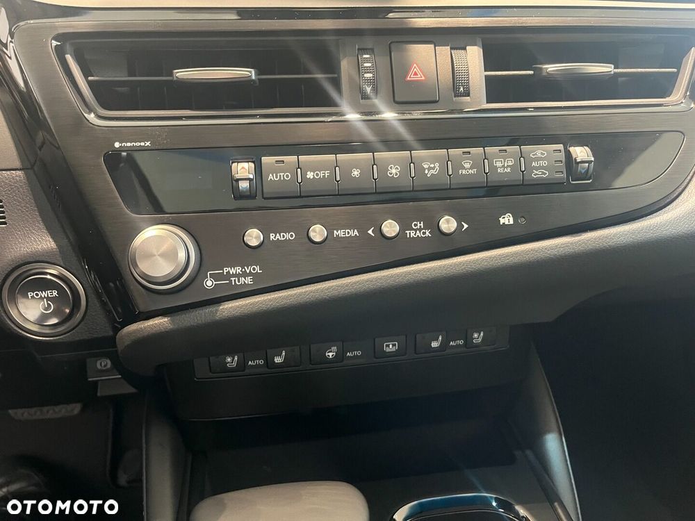 Lexus ES 300h Prestige - 11