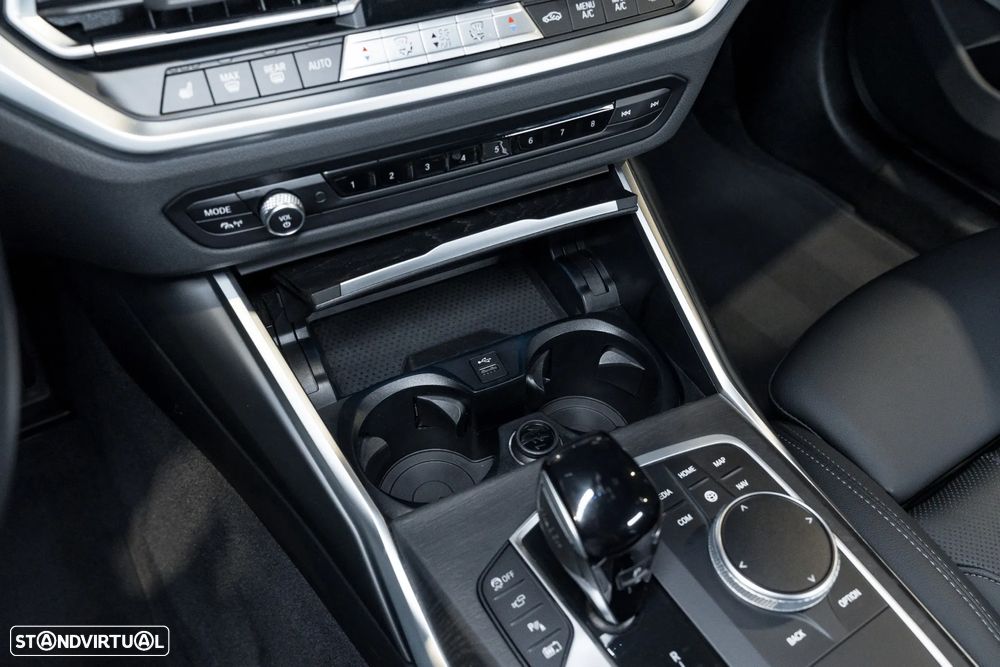 BMW 330 e Touring Pack M Auto - 19