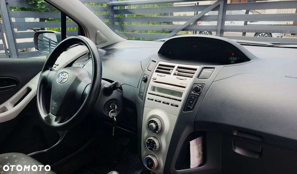 Toyota Yaris 1.3 Luna A/C - 15
