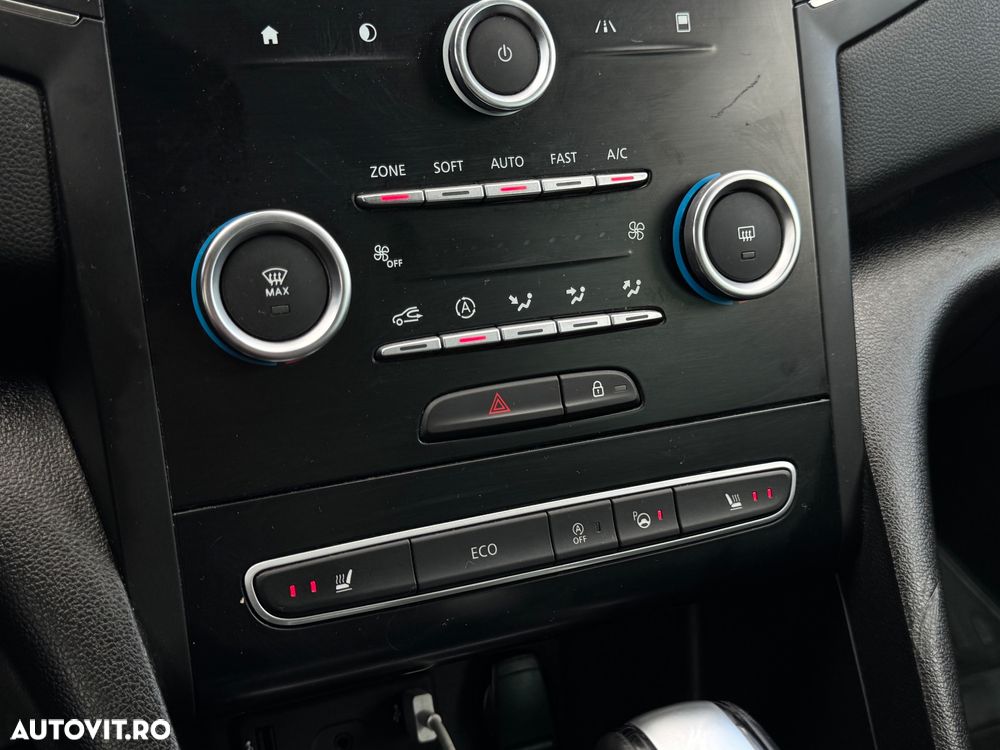 Renault Megane ENERGY TCe 160 EDC BOSE EDITION - 17