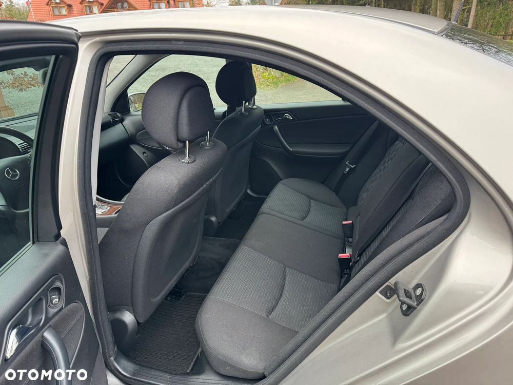 Mercedes-Benz Klasa C 220 CDI Automatik Elegance Sport Edition - 19