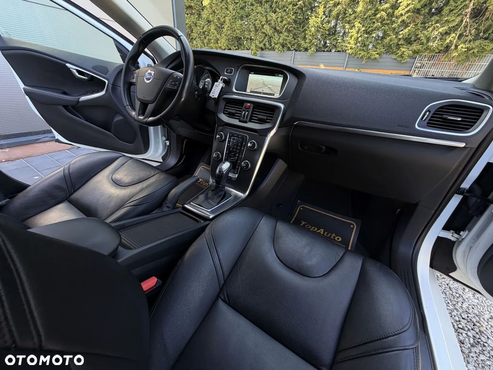 Volvo V40 D4 Geartronic Momentum - 17