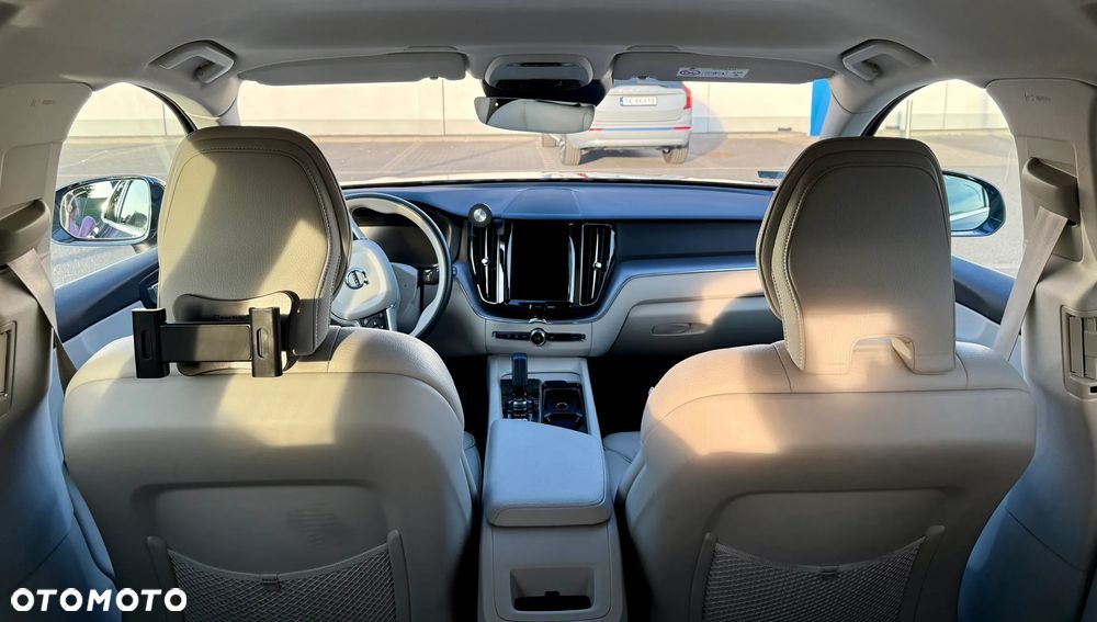 Volvo XC 60 B5 B AWD Momentum Pro - 16