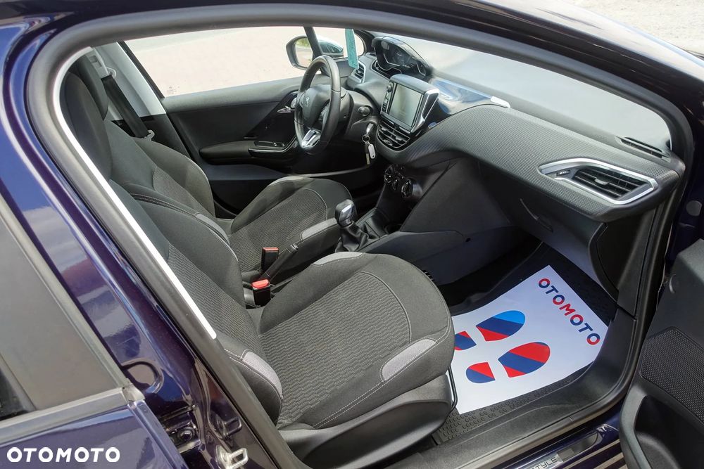 Peugeot 208 82 PureTech Style - 11