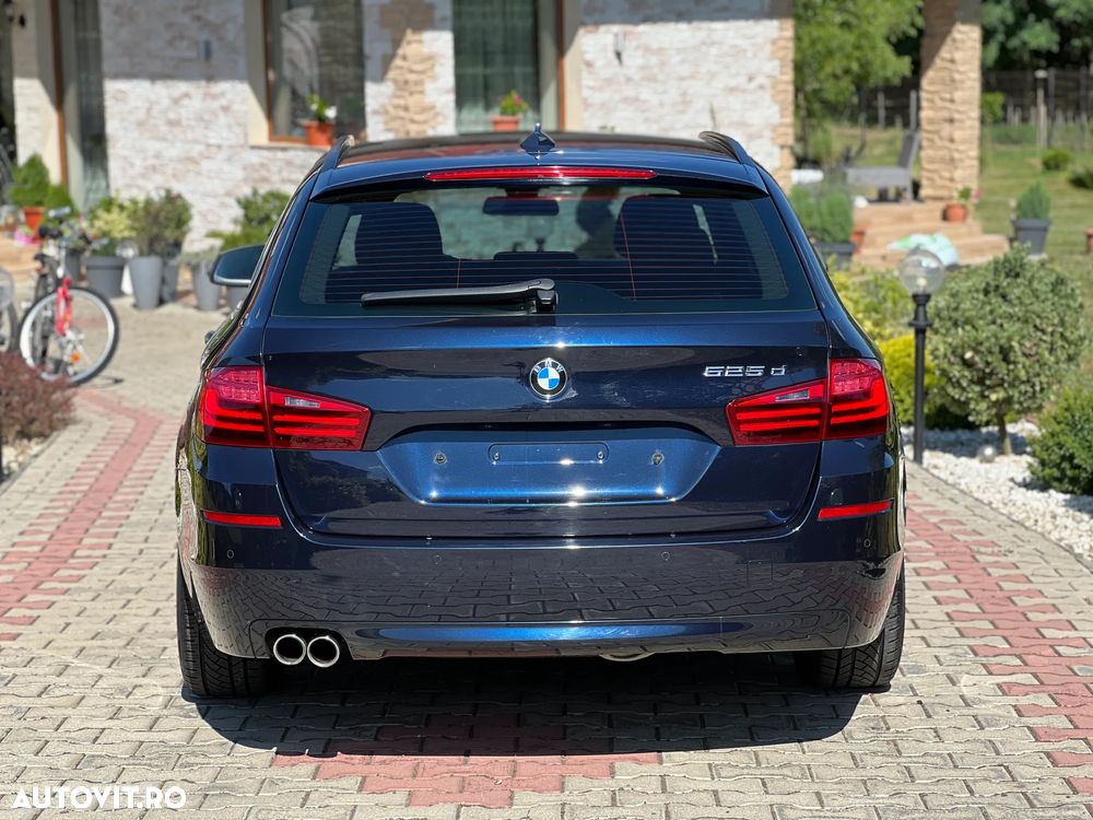 BMW Seria 5 525d Touring - 4
