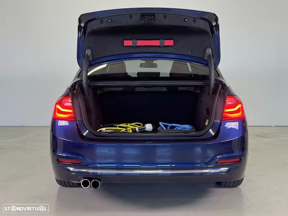 BMW 330 e iPerformance Line Luxury - 24