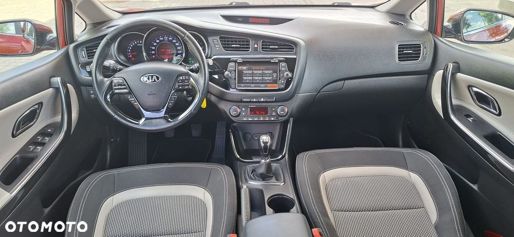 Kia Ceed 1.6 GDI L - 12