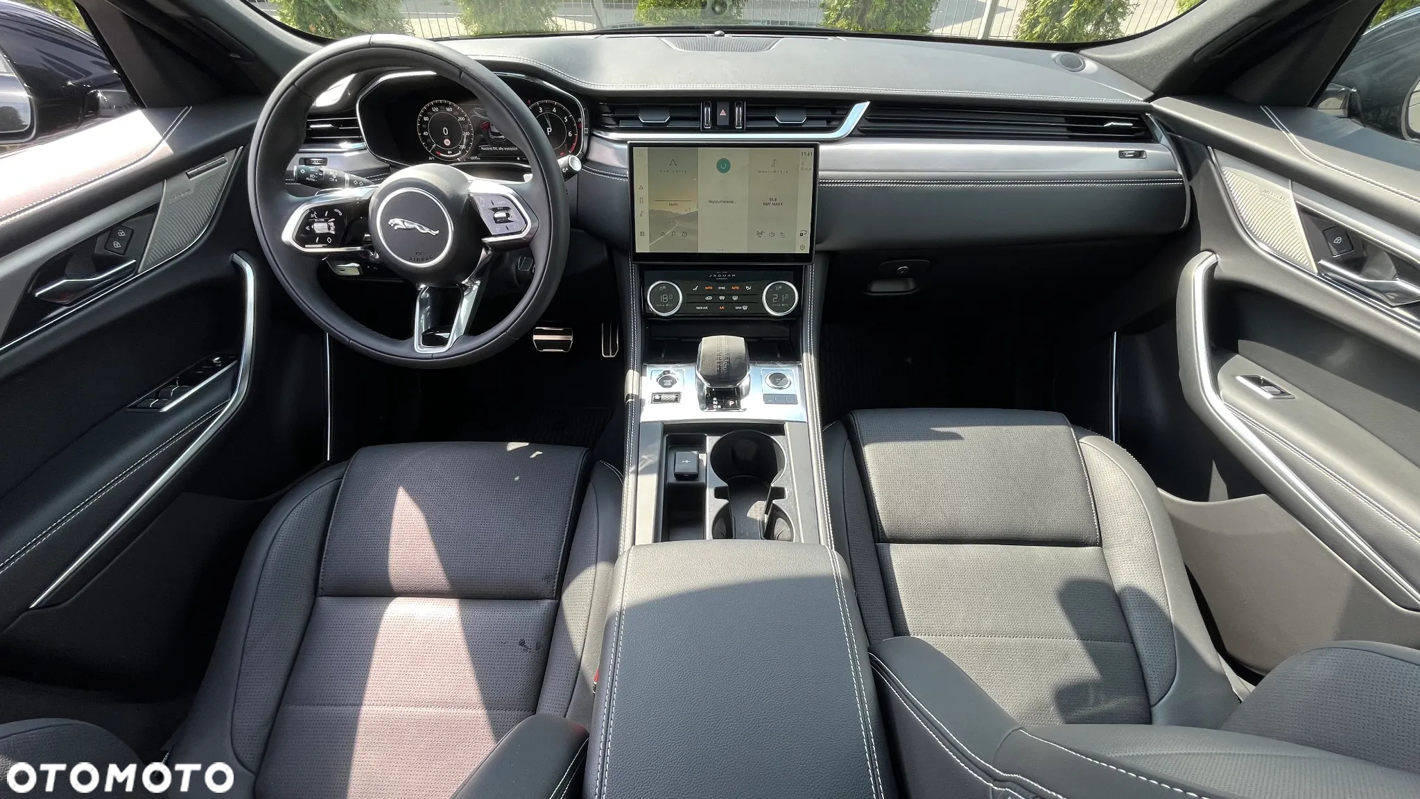 Jaguar F-Pace - 12