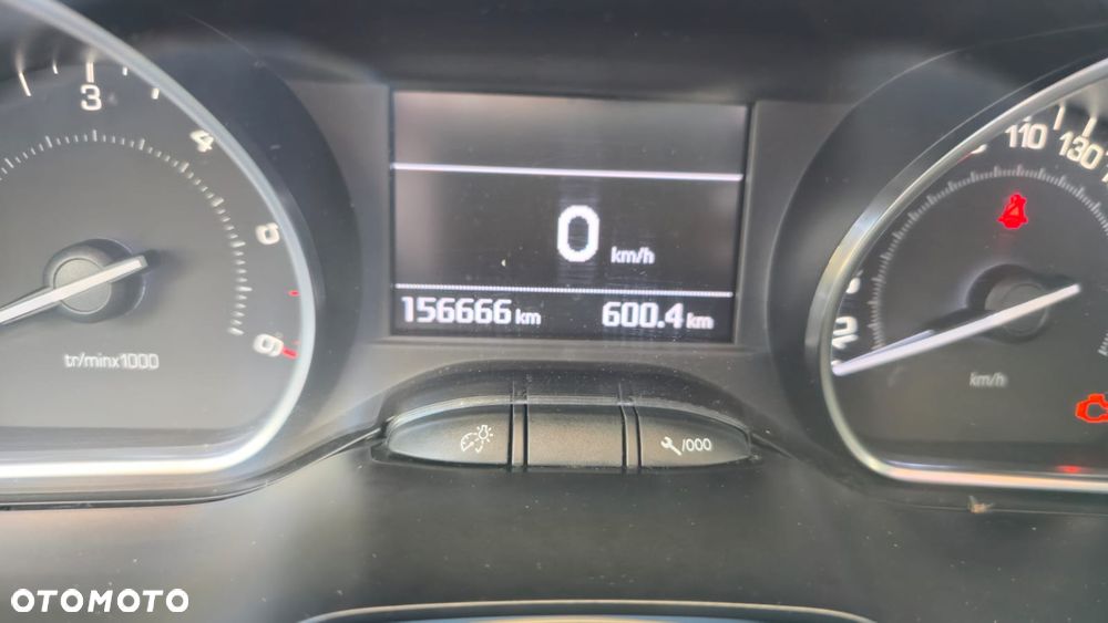 Peugeot 2008 1.6 BlueHDi Style - 8