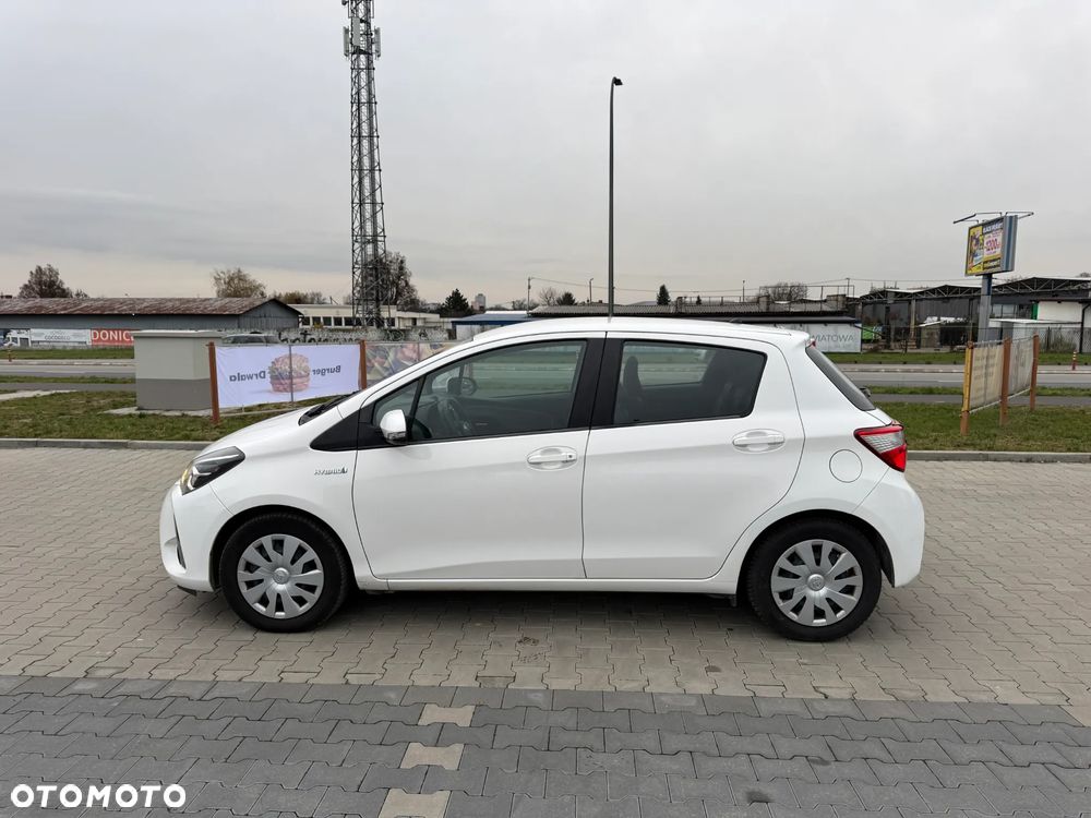 Toyota Yaris Hybrid 100 Premium - 8