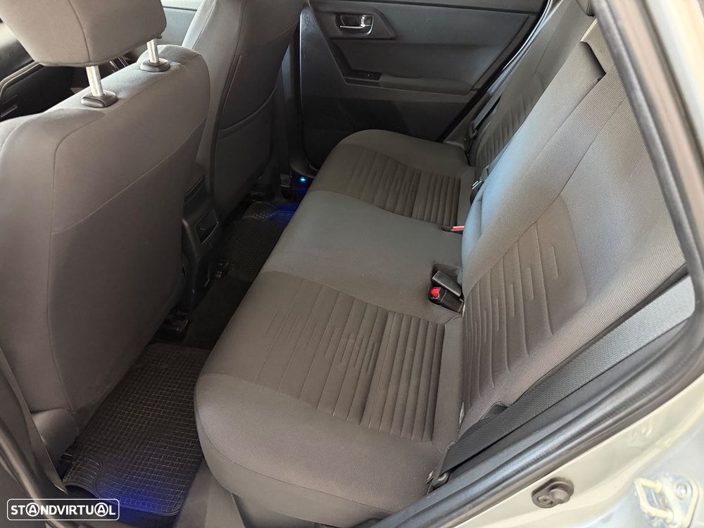 Toyota Auris 1.8 HSD Comfort +P.Sport+Navi - 29