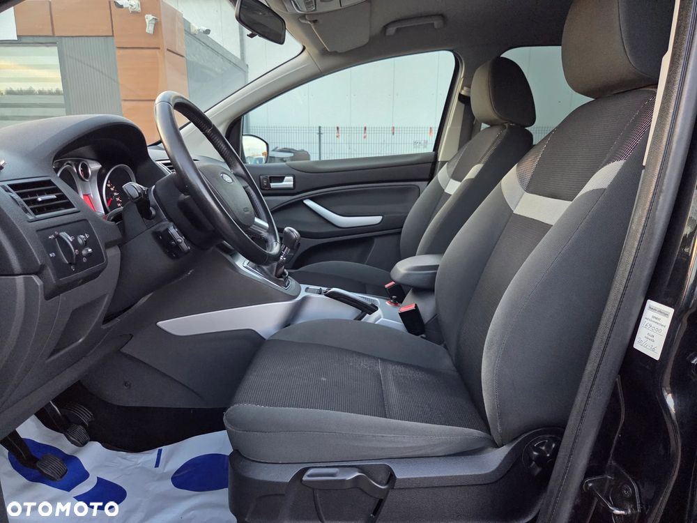 Ford Kuga 2.0 TDCi 2x4 Titanium - 22