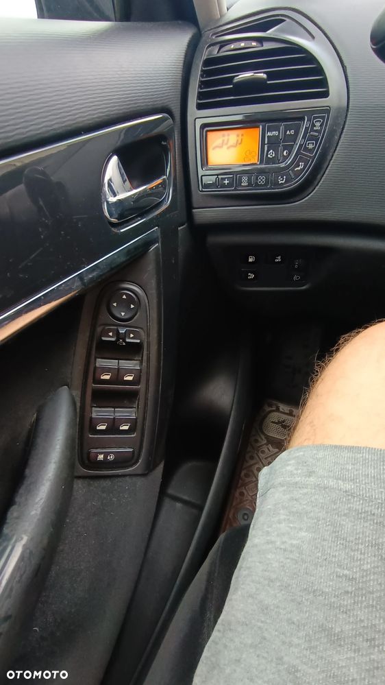 Citroën C4 Picasso 1.6 HDi Equilibre Navi Pack - 16