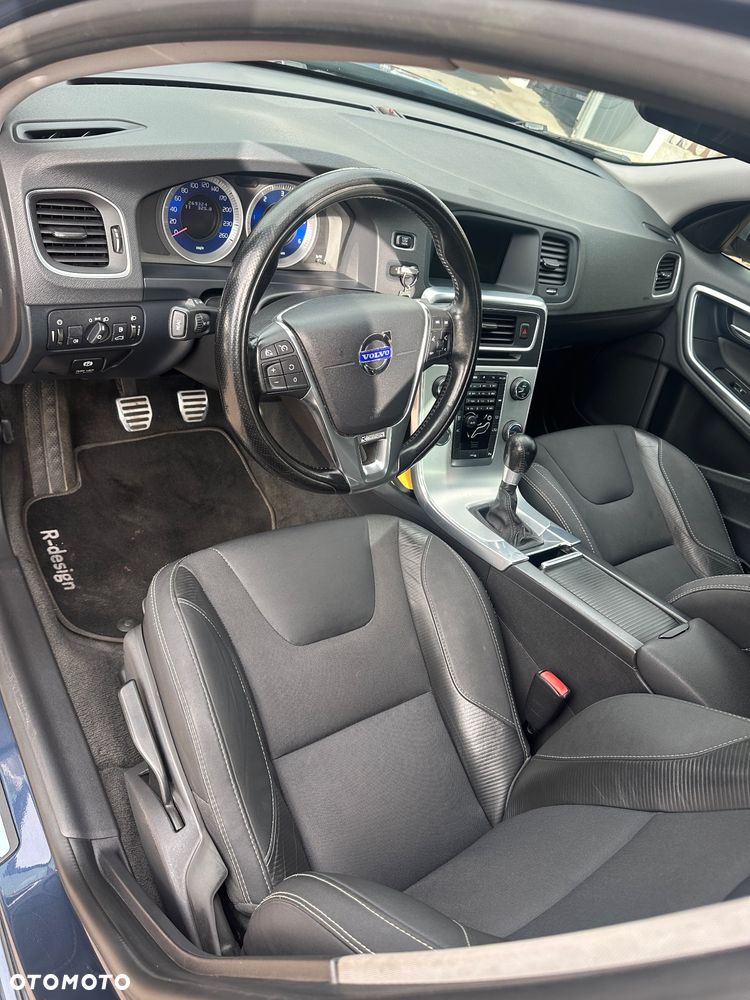 Volvo S60 D2 R-Design - 11