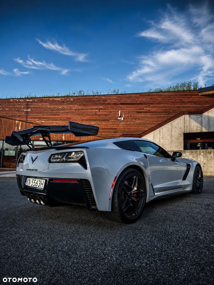 Chevrolet Corvette - 4