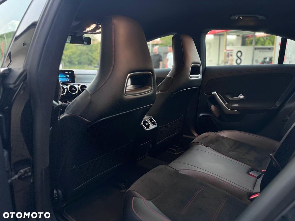 Mercedes-Benz CLA 180 AMG Line 7G-DCT - 16