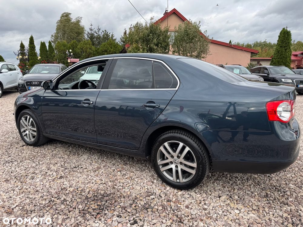 Volkswagen Jetta - 26