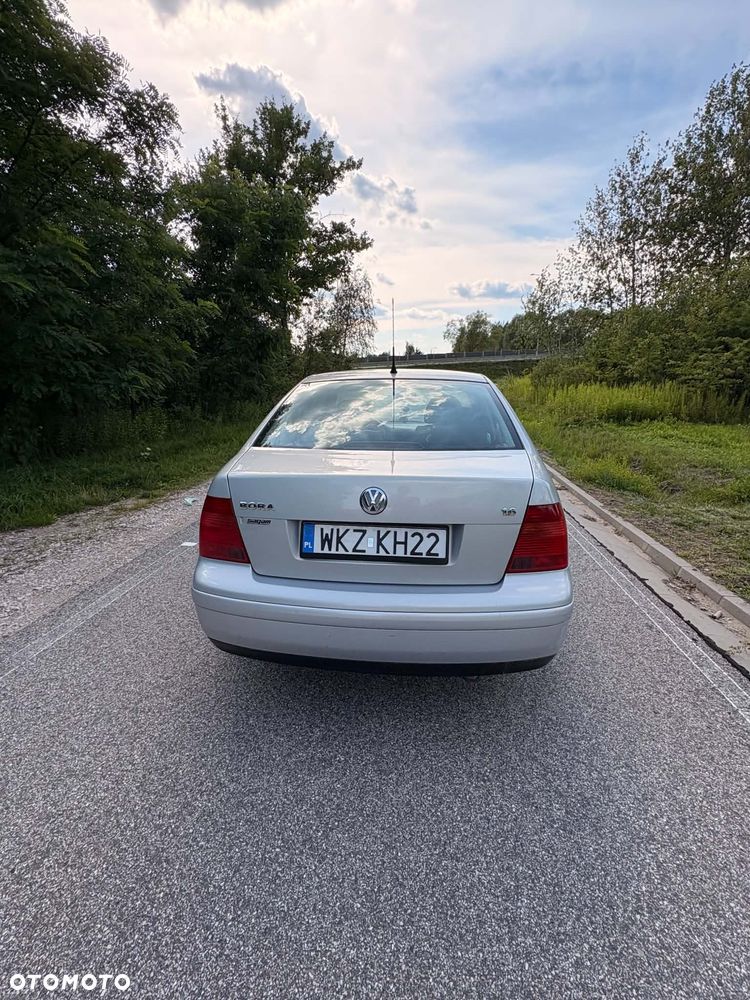 Volkswagen Bora 1.6 Basis - 1