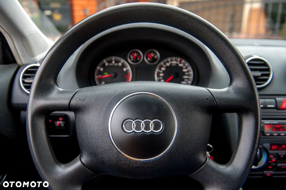 Audi A3 3-drzwiowe 1.6 Ambition - 18