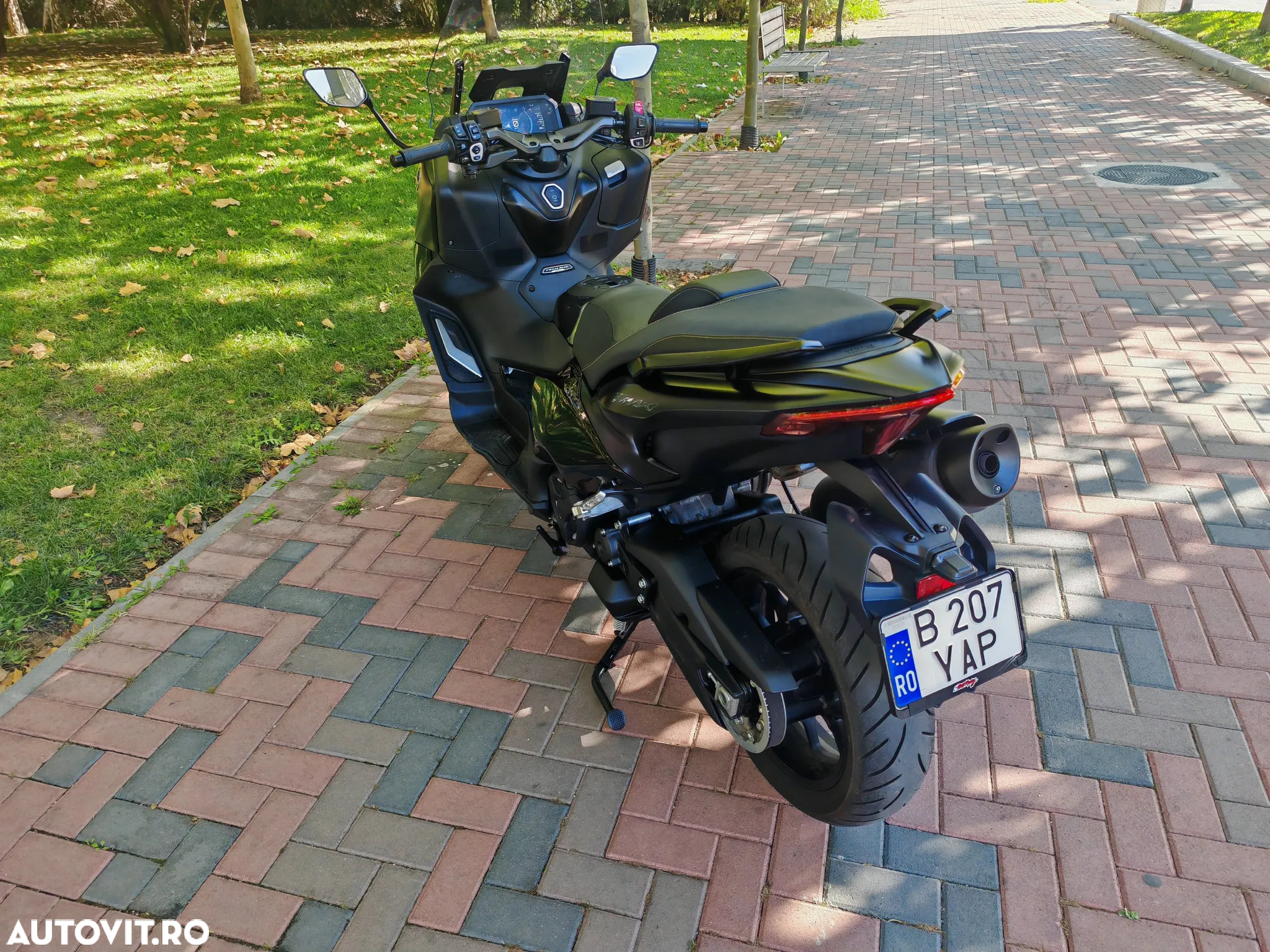 Yamaha TMAX 560 - 11