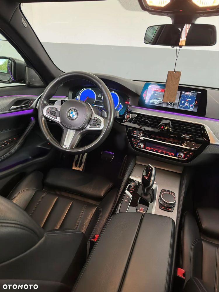BMW Seria 5 520d M Sport - 12