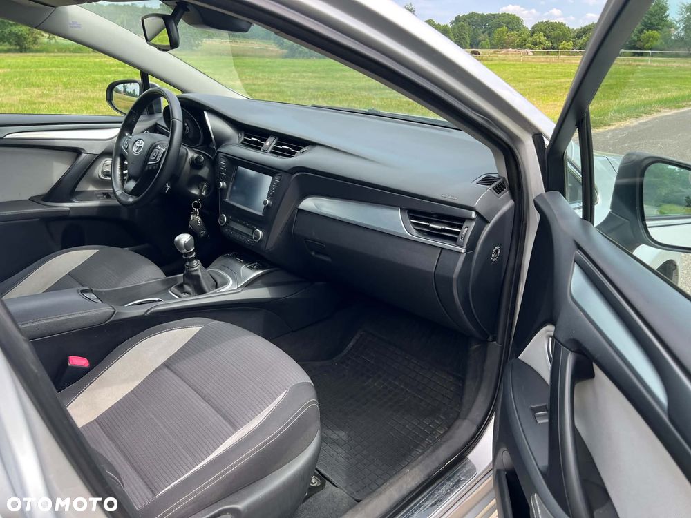 Toyota Avensis 2.0 D-4D Premium - 18