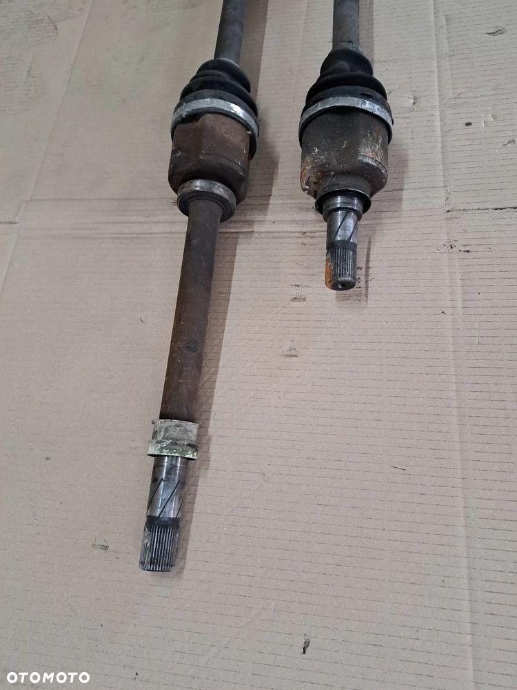 Renault Master III  Półoś prawa 2.3 dci Movano B - 2