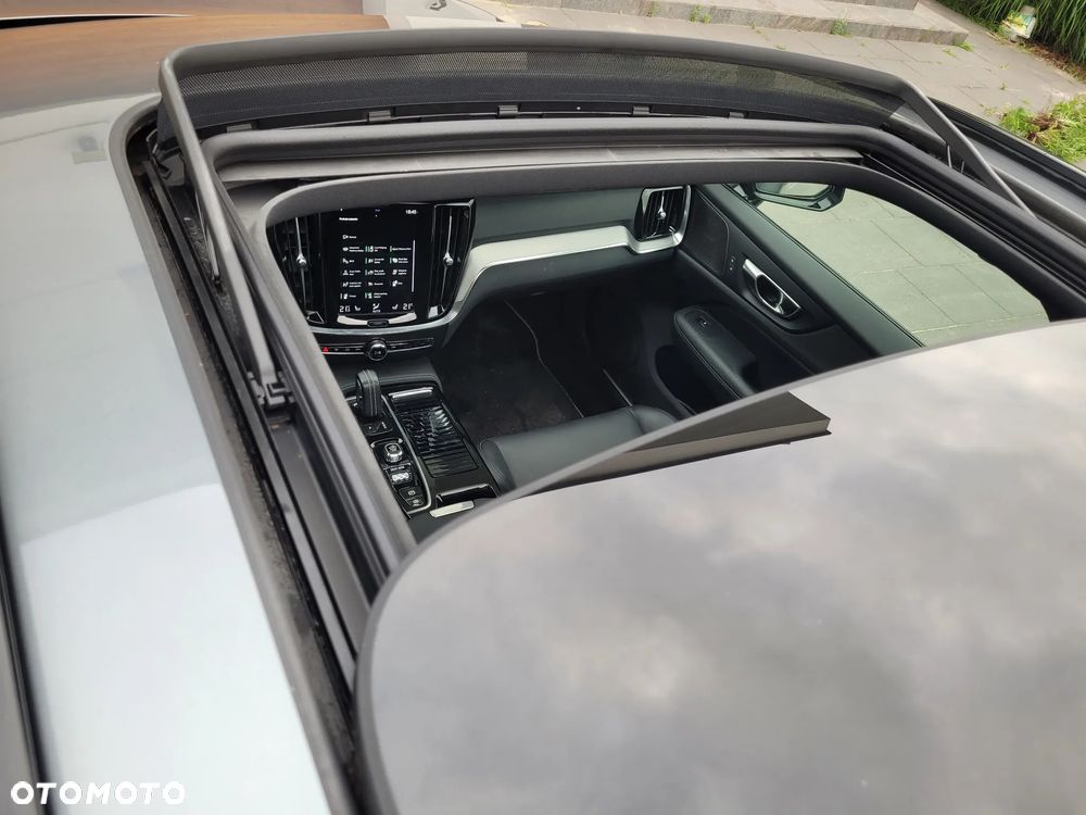 Volvo V60 T6 AWD Twin Engine Geartronic R-Design - 12