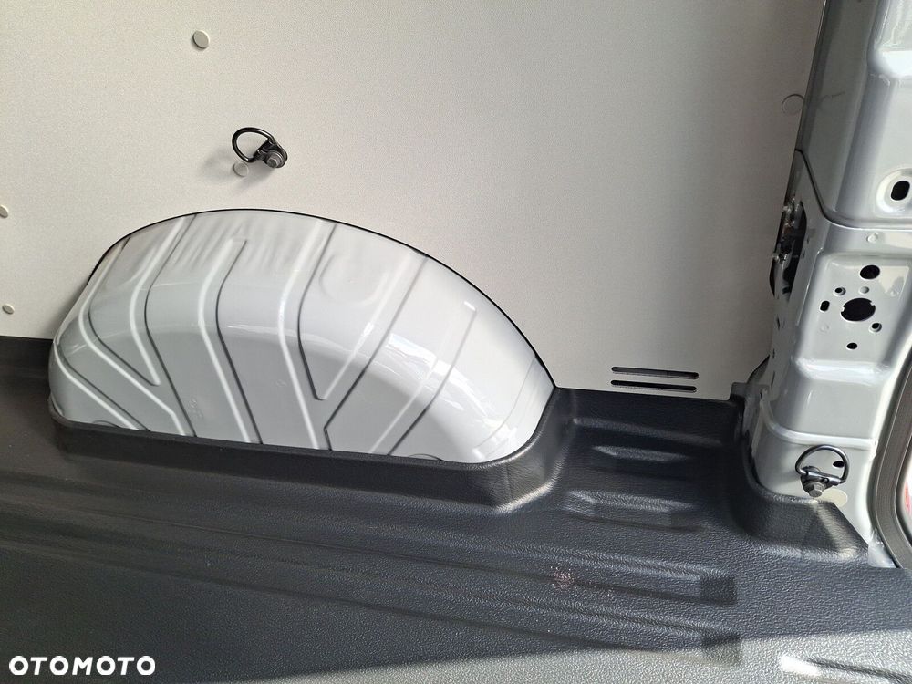Volkswagen Transporter Furgon Plus 2.0 TDI 150 KM manual r. o. 3500 mm - 25