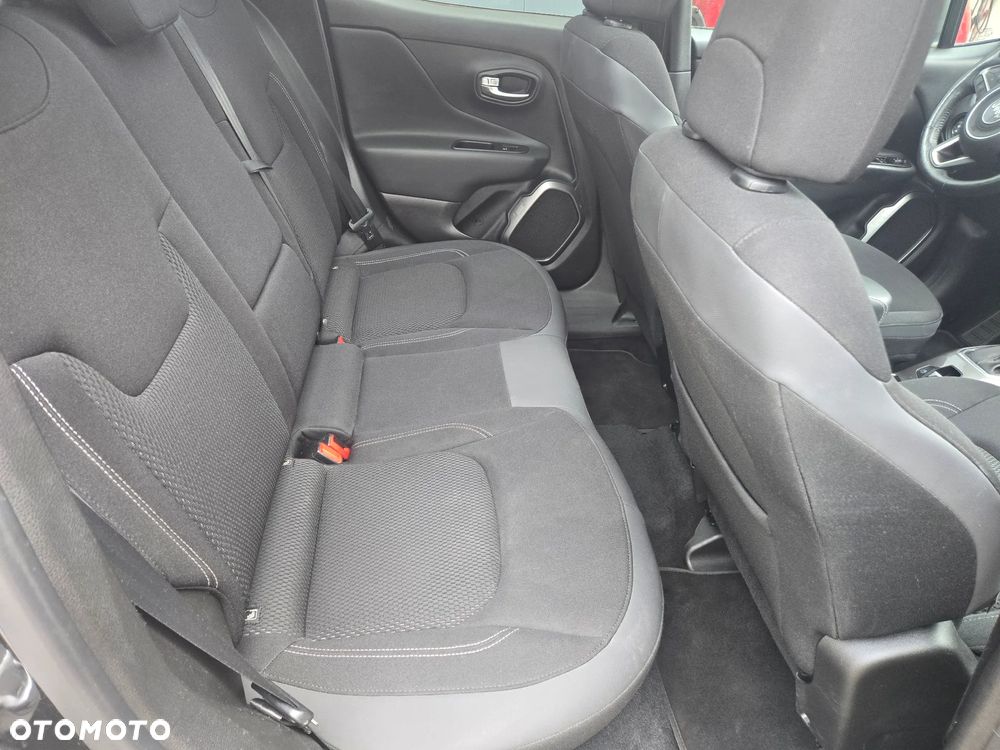 Jeep Renegade - 32