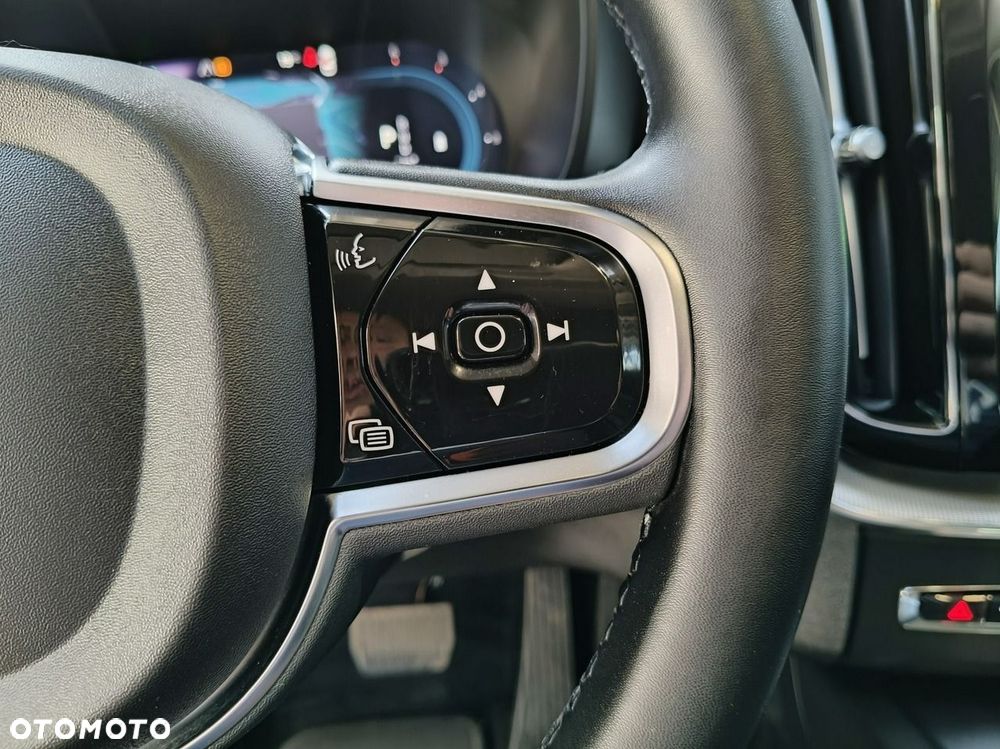 Volvo XC 60 B4 D AWD Ultimate Dark - 32