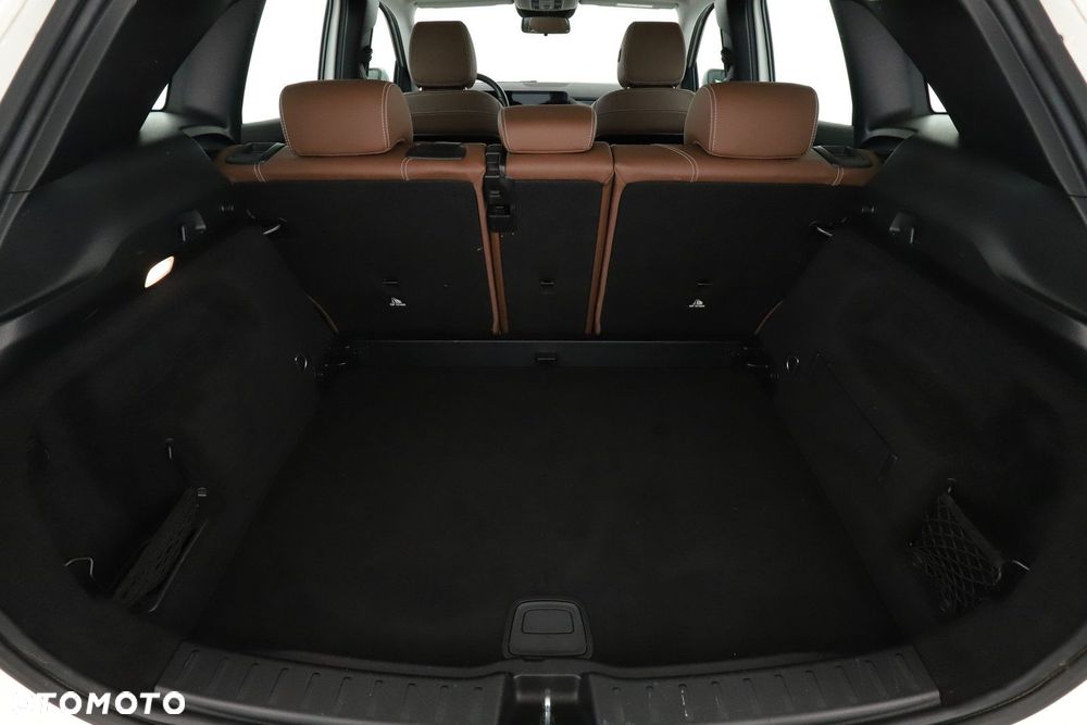 Mercedes-Benz GLA - 31