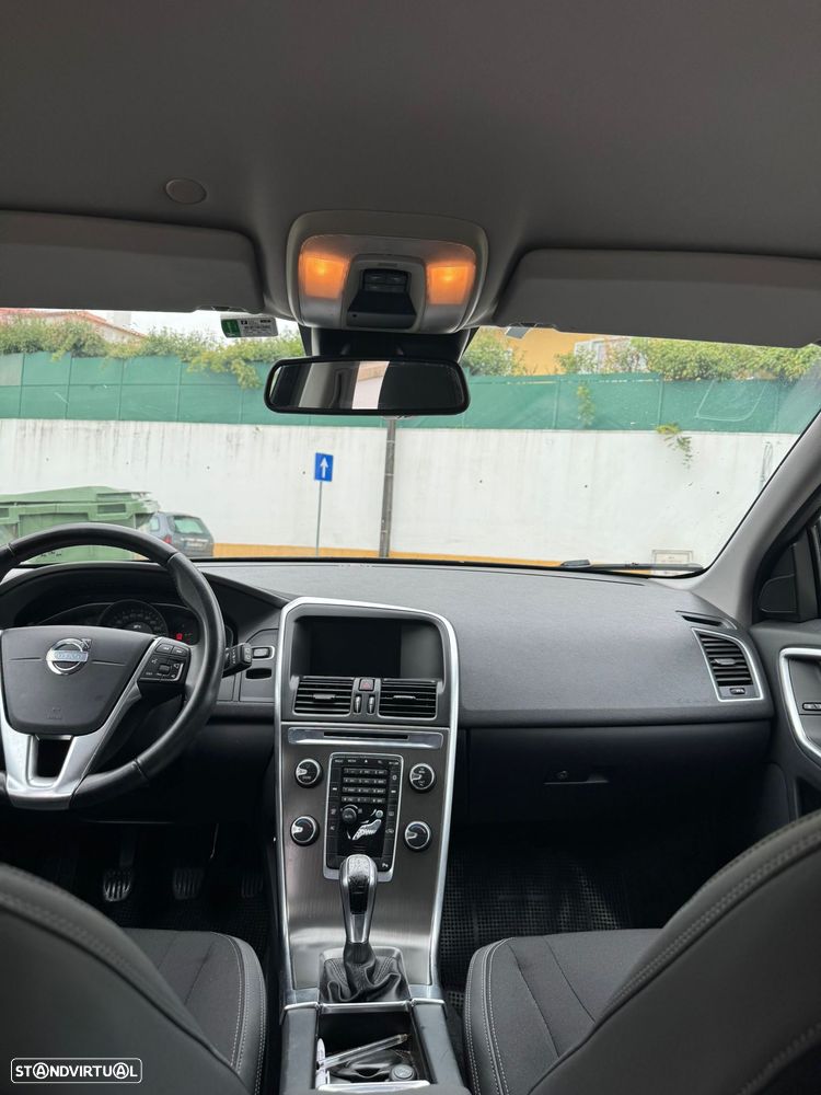 Volvo XC 60 2.0 D4 Momentum - 4